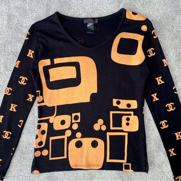 2 S Custo Barcelona Chanel Logo Black Bronze Long Sleeve V Neck Tee Shirt Top - Picture 6 of 12